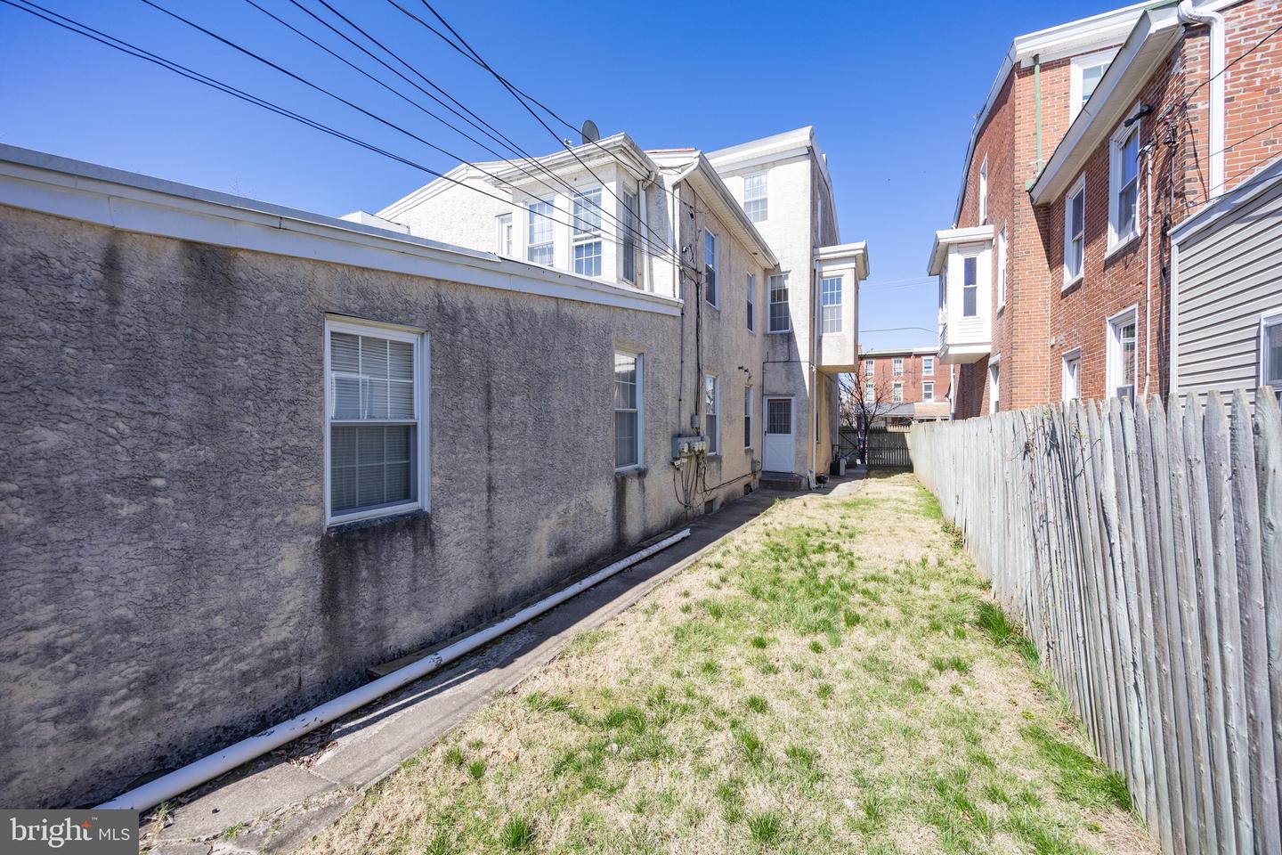 566 Stanbridge St Property Photo 38