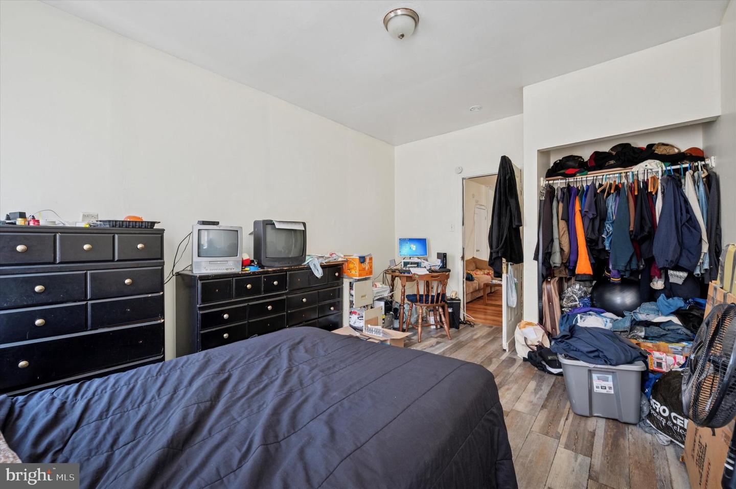 723 Astor St Property Photo 8