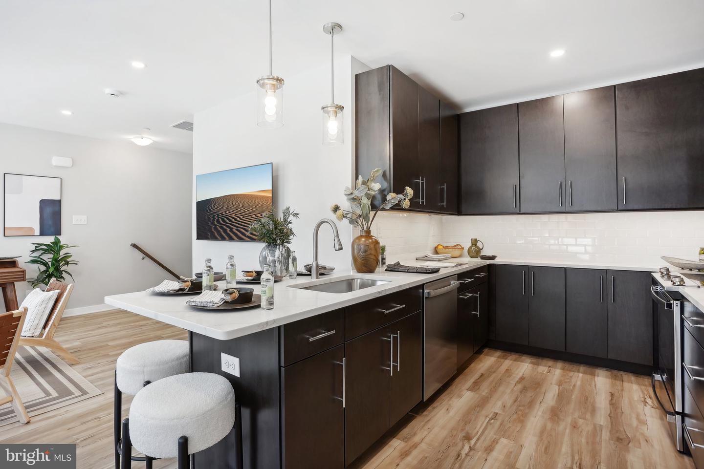 917 Riverplace Dr #17m Property Photo 6