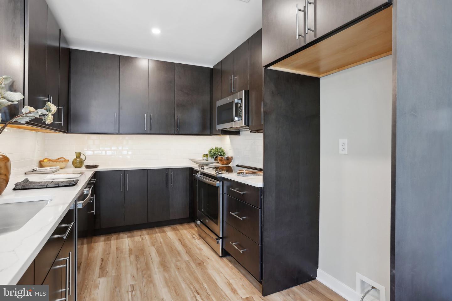 917 Riverplace Dr #17m Property Photo 7