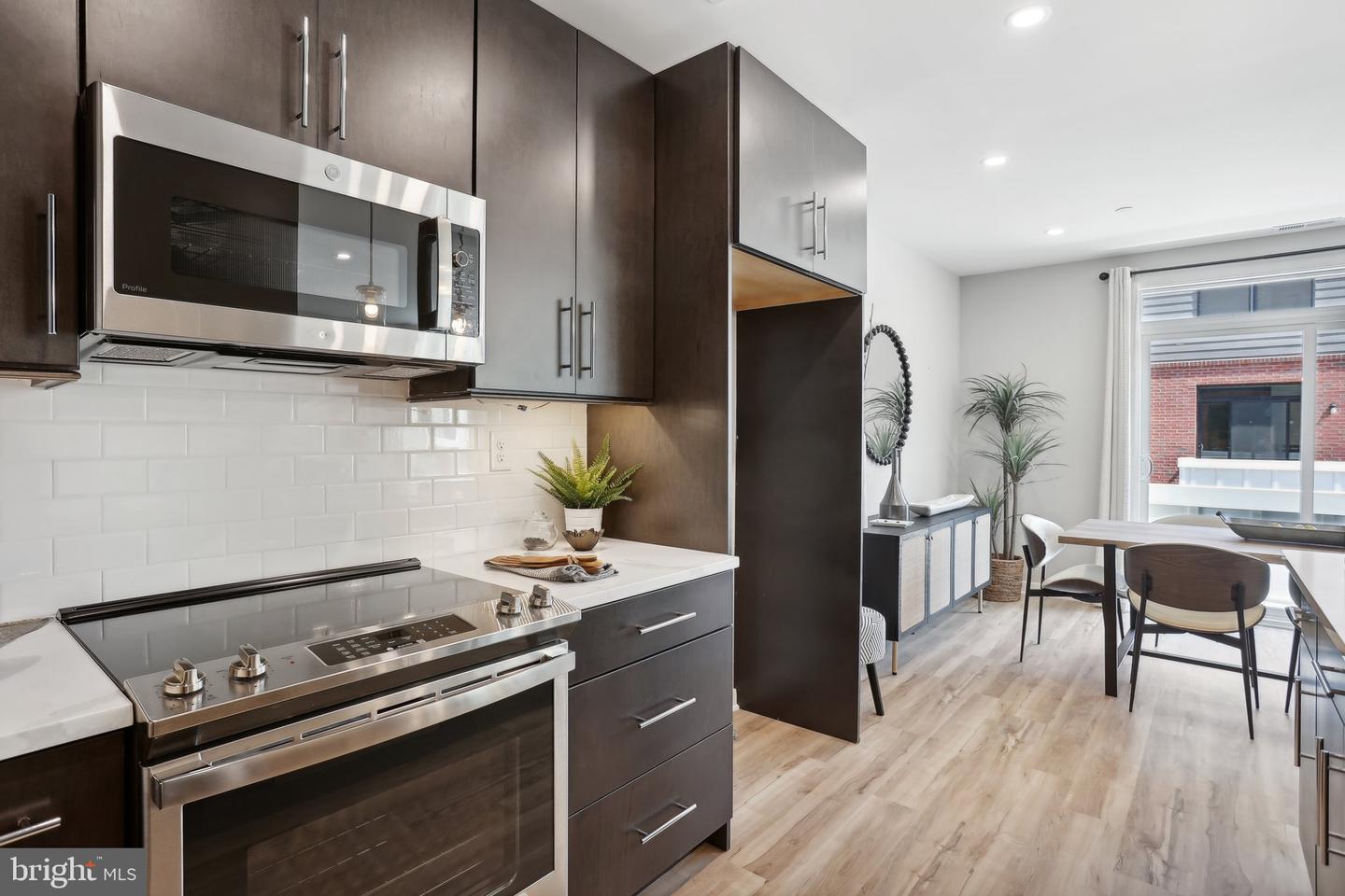 917 Riverplace Dr #17m Property Photo 8