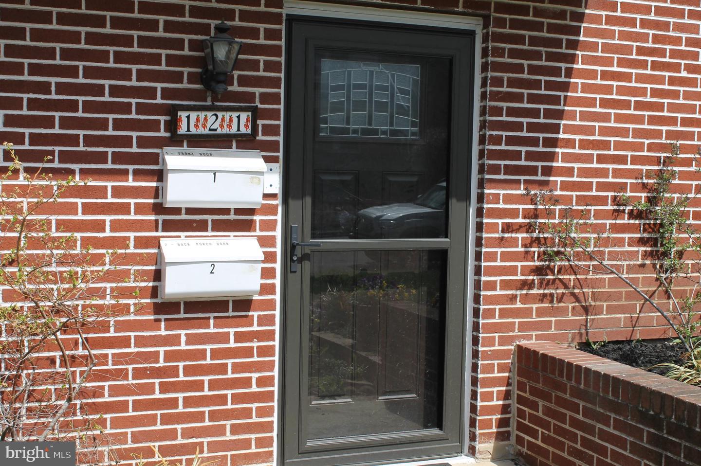 121 E 5th St Property Photo 10