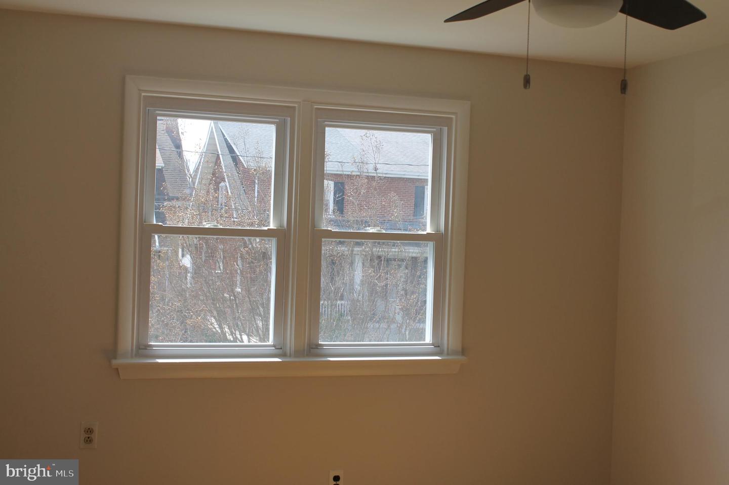 121 E 5th St Property Photo 33