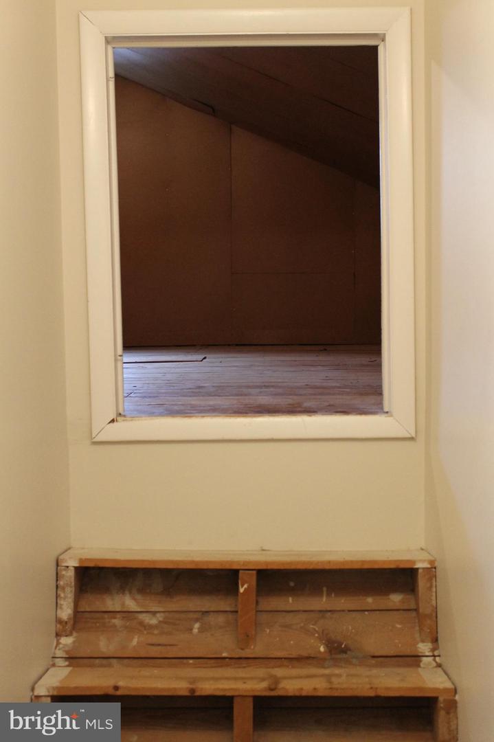 121 E 5th St Property Photo 36