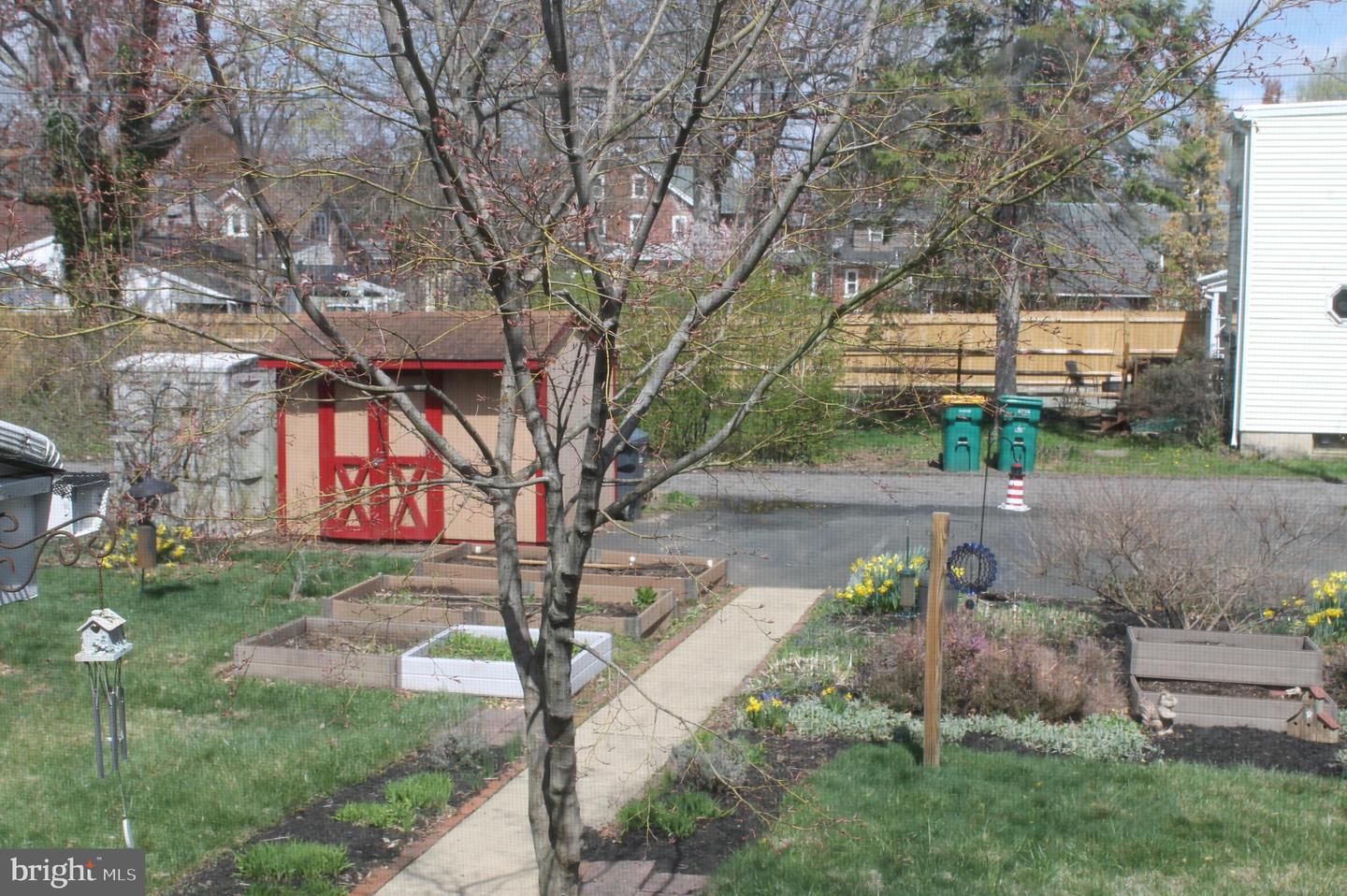 121 E 5th St Property Photo 54