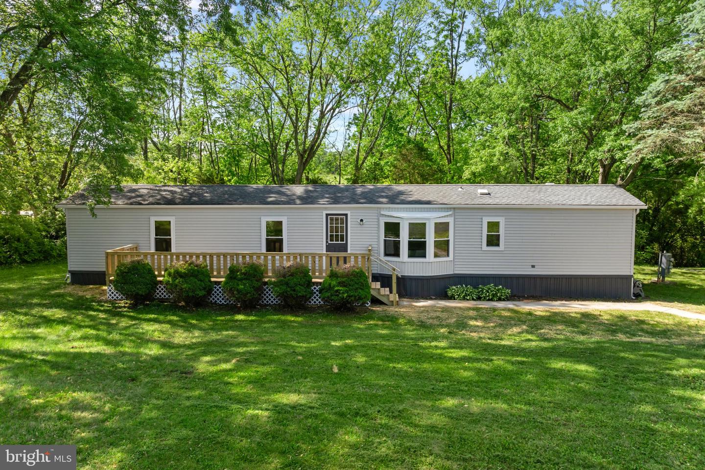 930 Lakeview Dr Property Photo 1