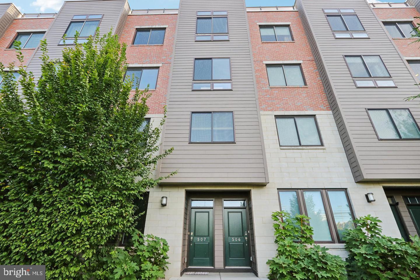 506 Lakeview Ct #12 Upper Property Photo 1
