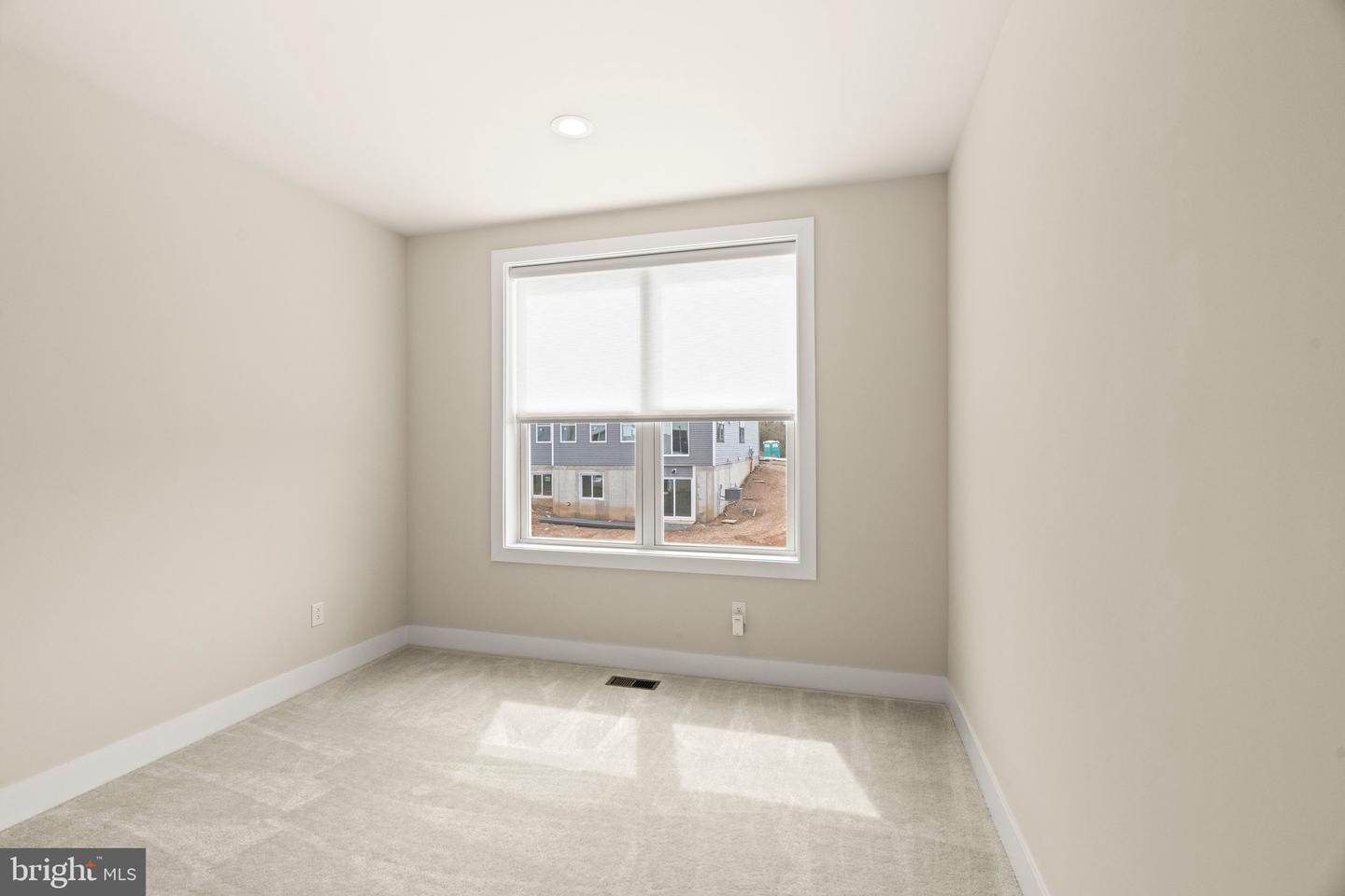 407 E Chestnut Way Property Photo 18