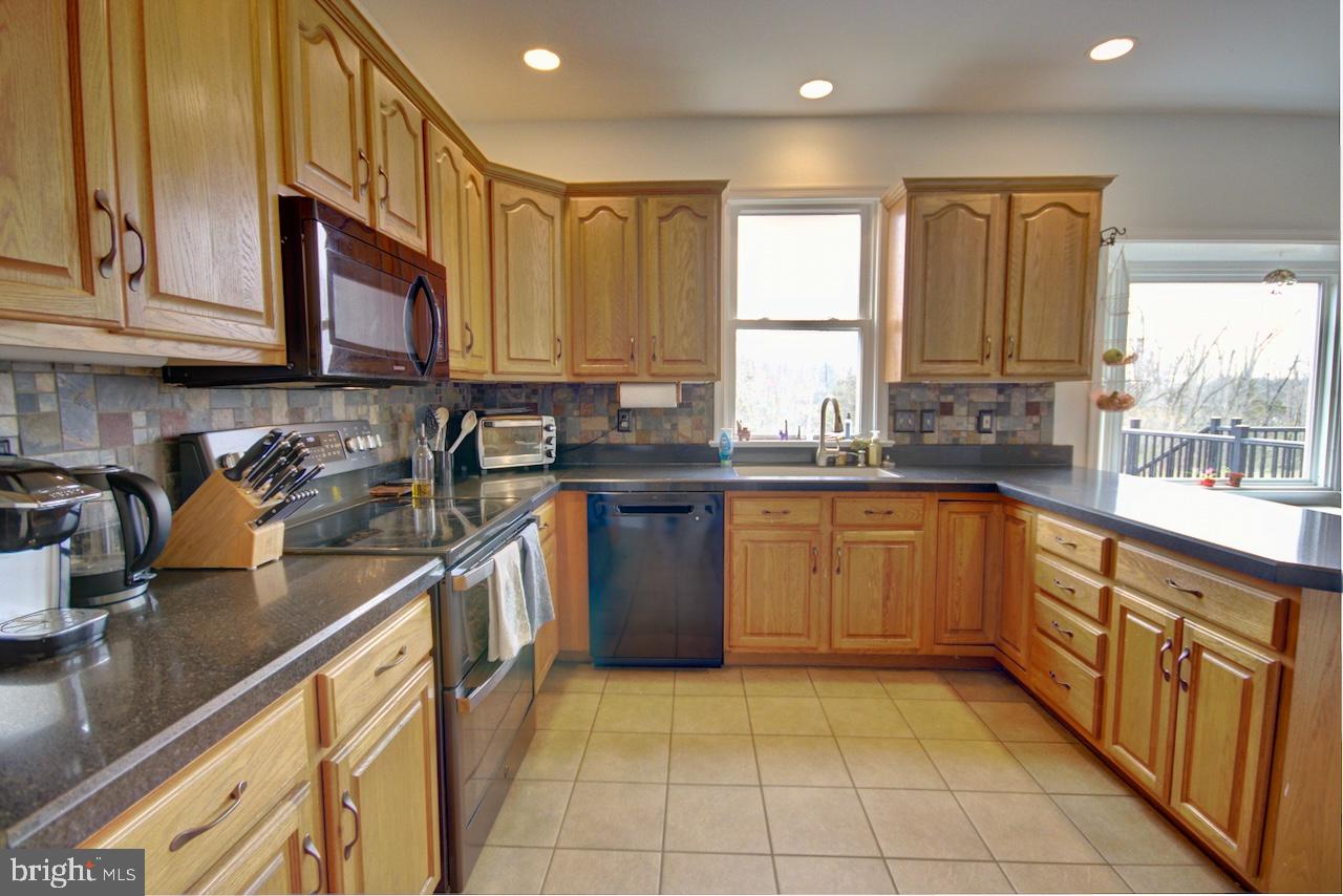 529 N Limerick Rd Property Photo 12
