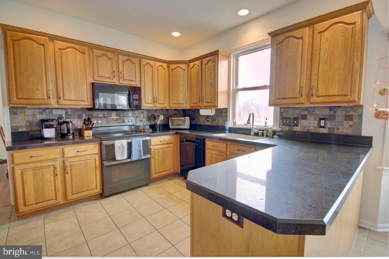 529 N Limerick Rd Property Photo 13