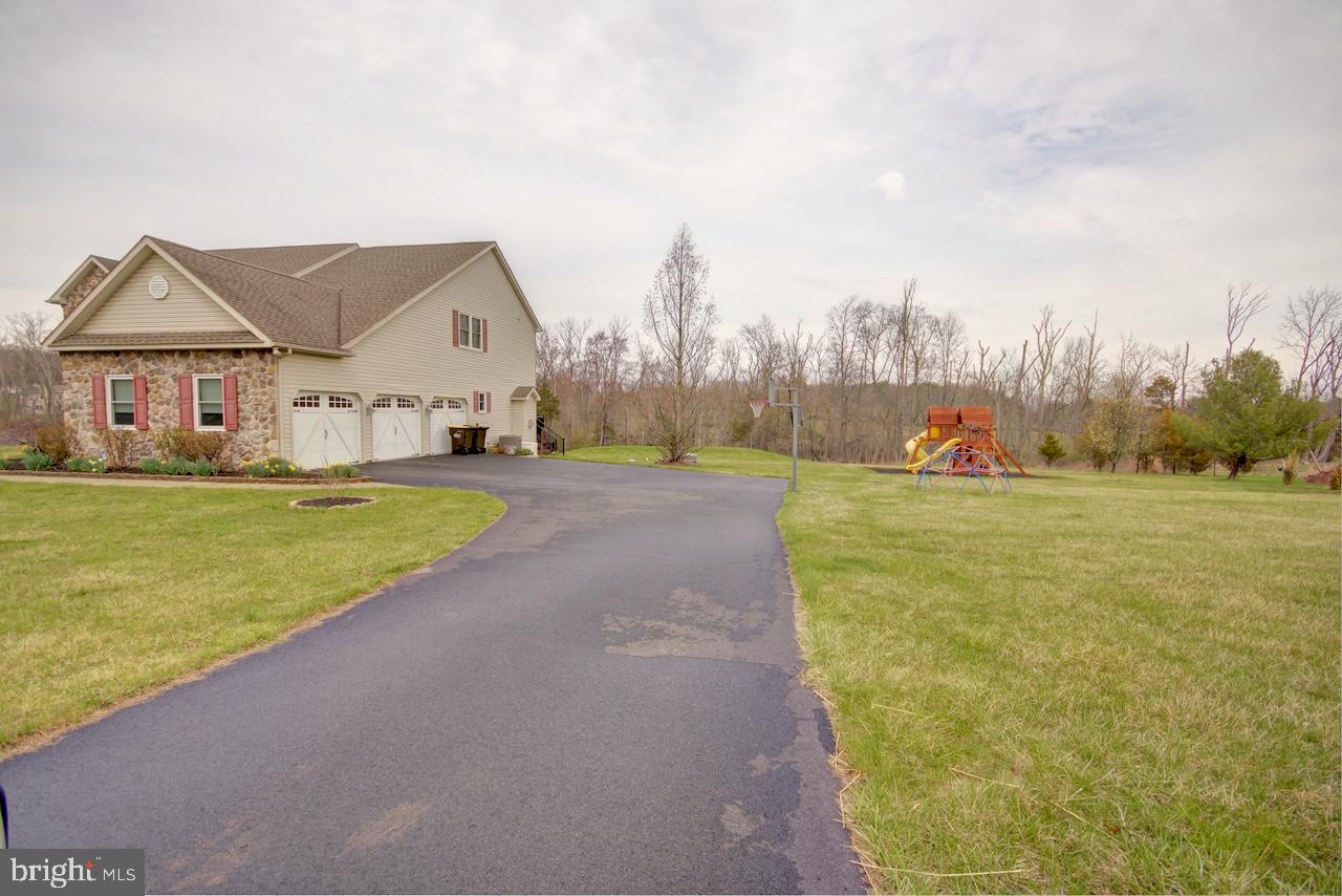 529 N Limerick Rd Property Photo 30