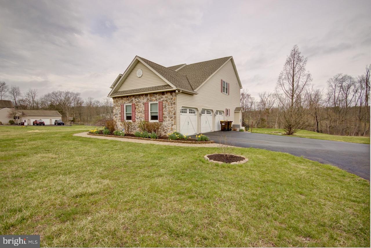 529 N Limerick Rd Property Photo 33