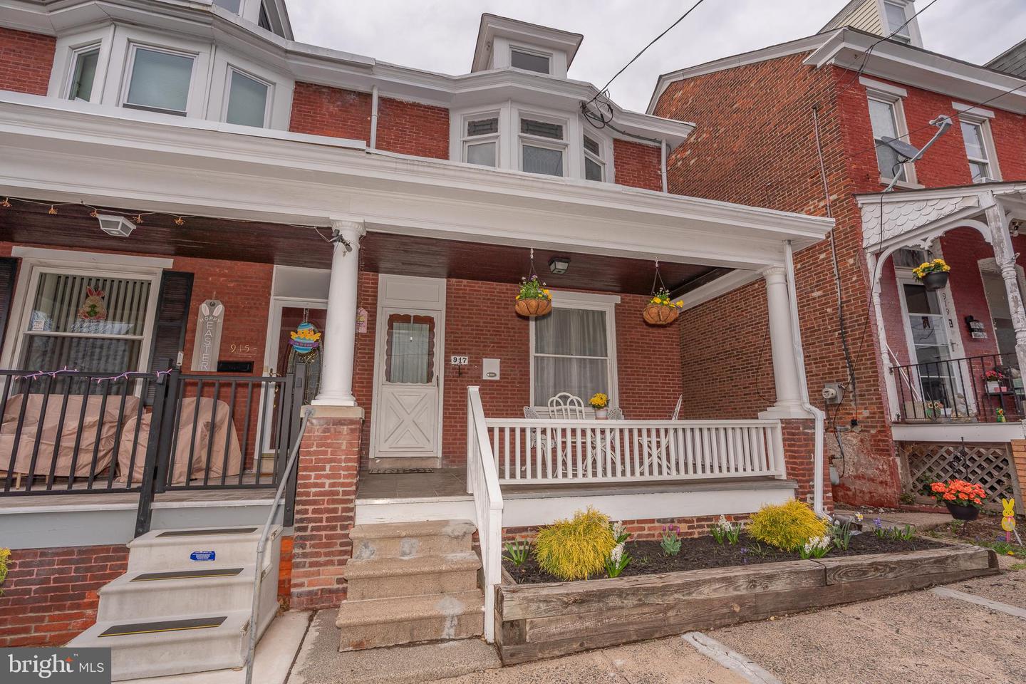 917 QUEEN ST