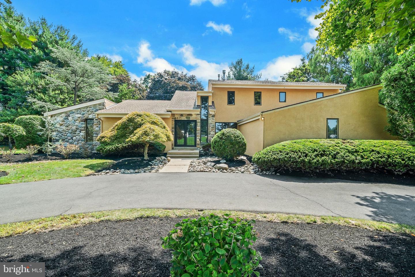 468 Long Ln Property Photo 1