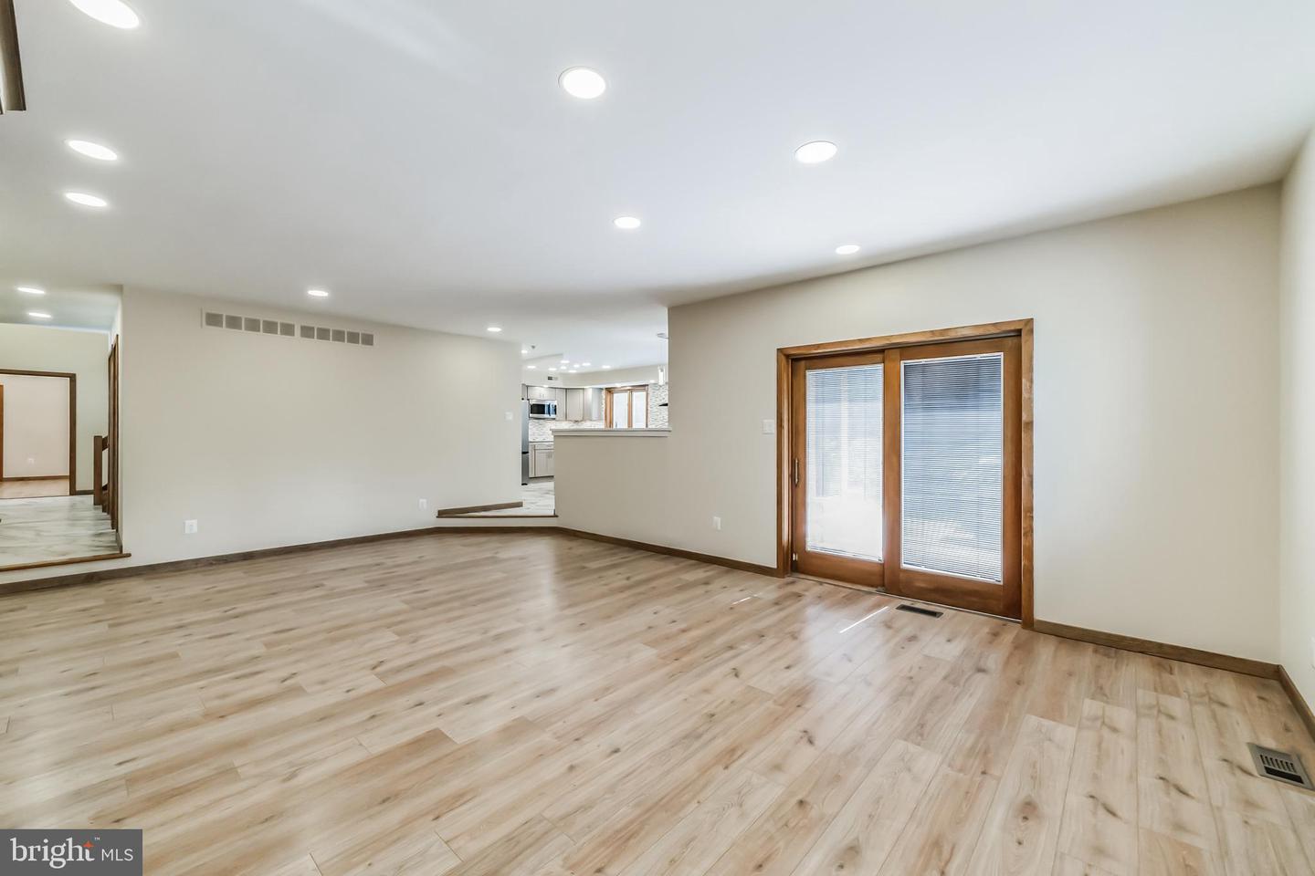 468 Long Ln Property Photo 7