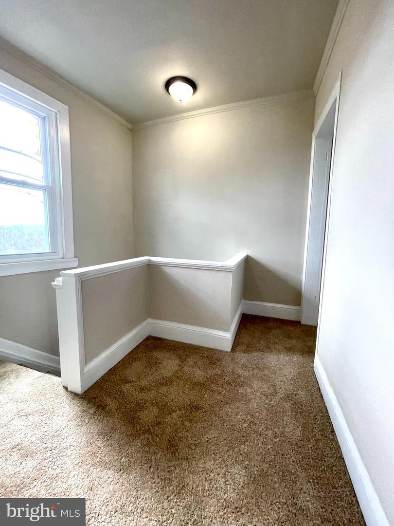 1017 W High St Property Photo 12