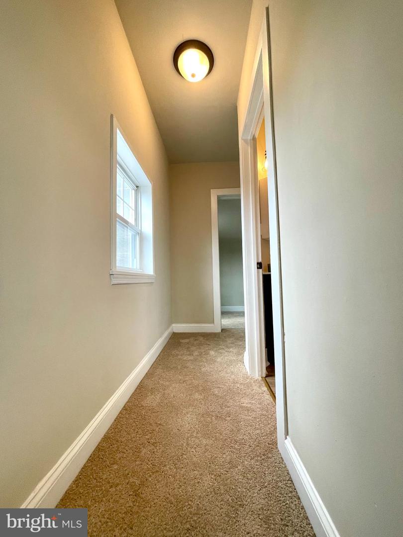 1017 W High St Property Photo 15