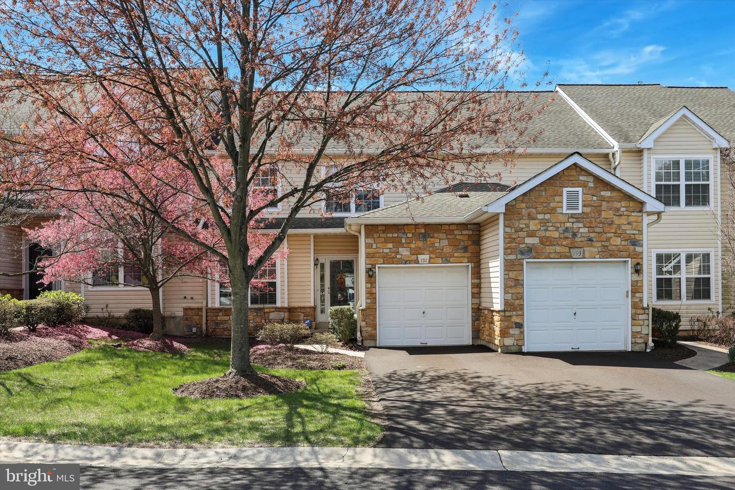 191 Gleneagles Ct Property Photo