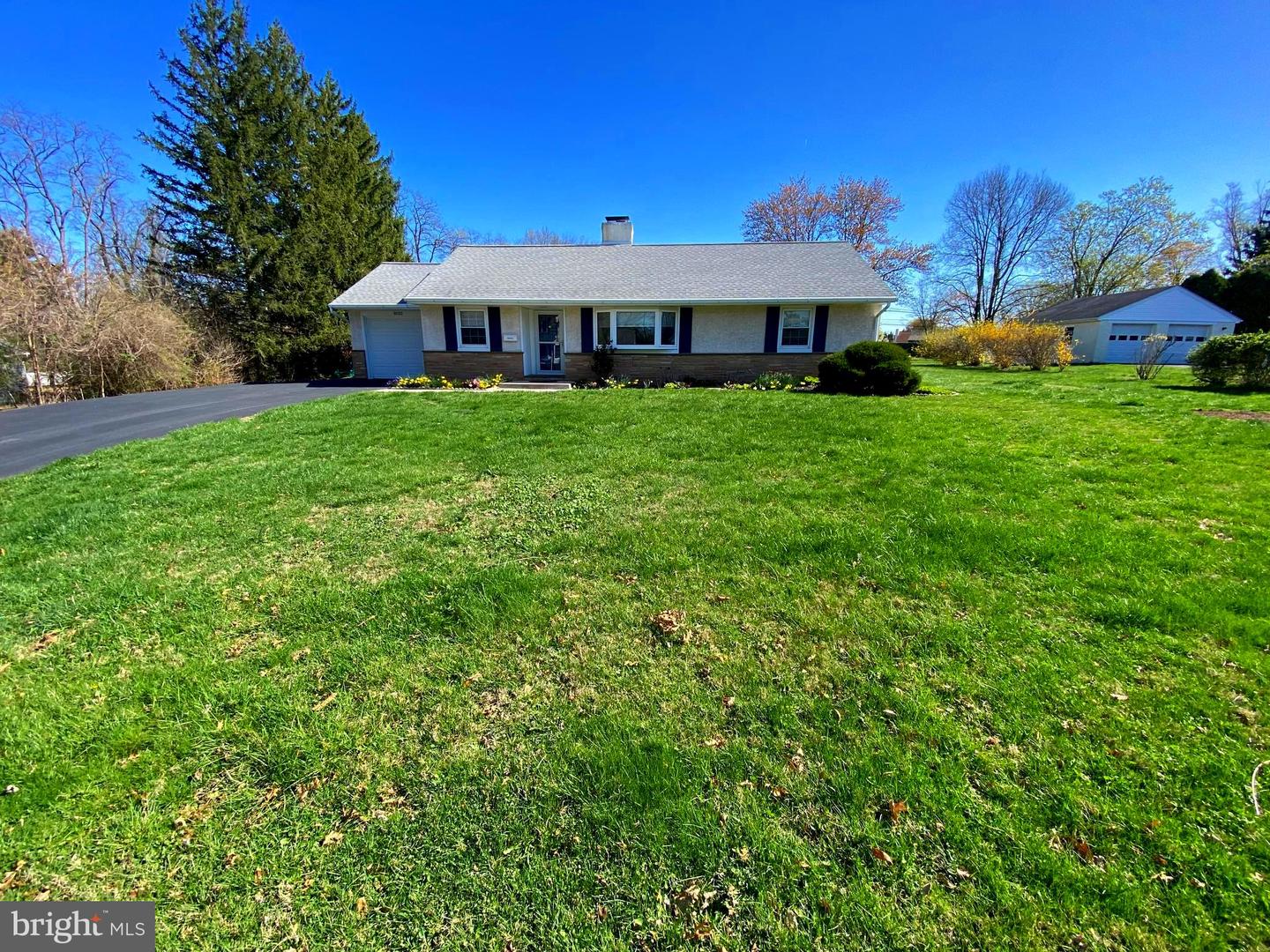 1022 Sparrow Rd Property Photo 2