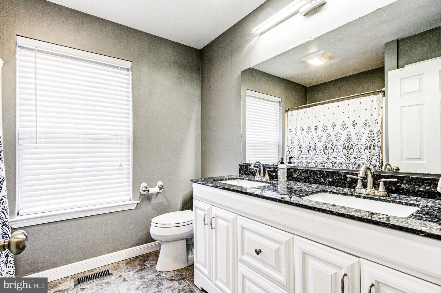 28 Pebble Beach Ln Property Photo 24