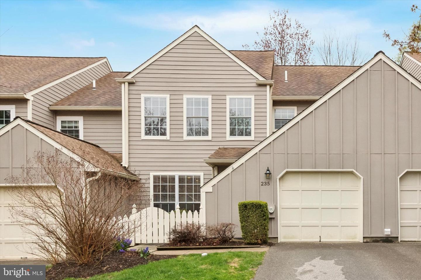 235 Copper Beech Dr Property Photo