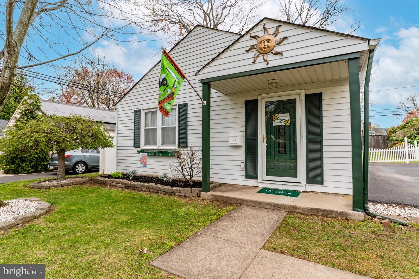 1212 Westmont Ave Property Photo