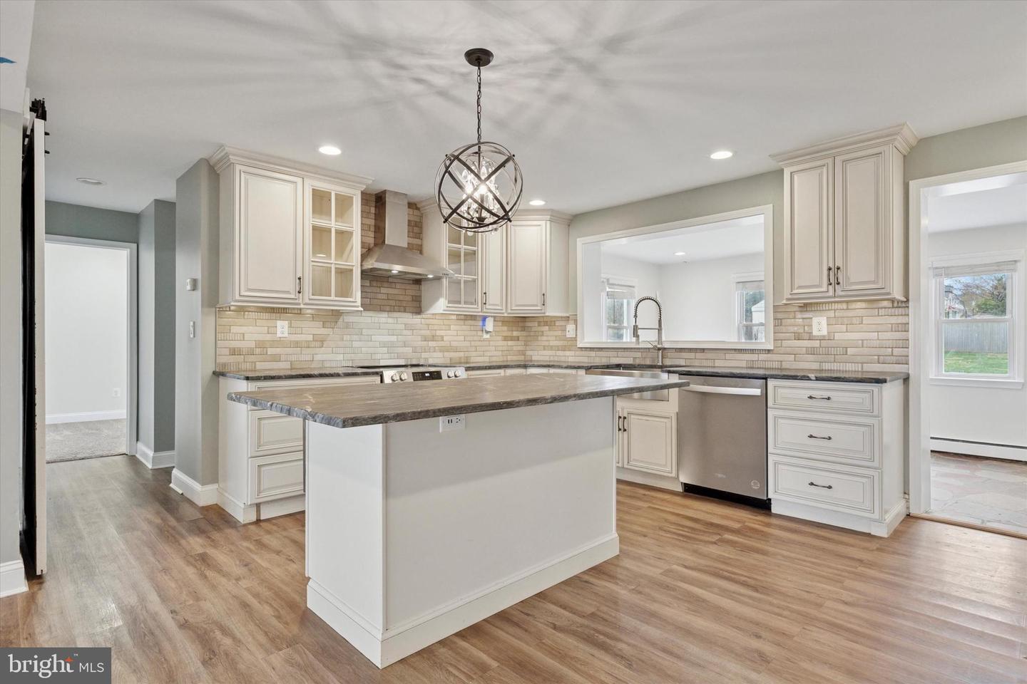 1833 Norristown Property Photo 4