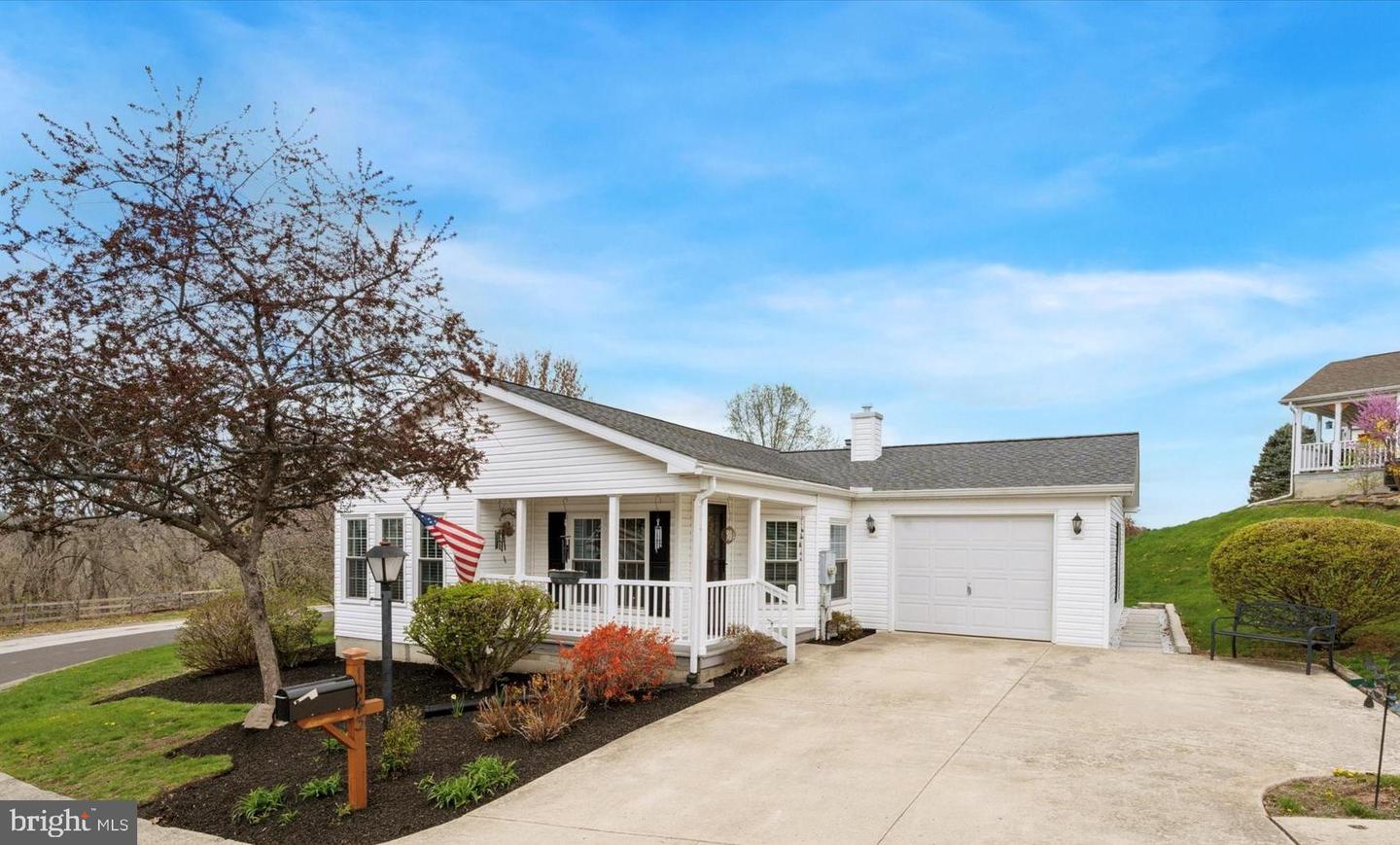 1043 Scenic View Dr Property Photo