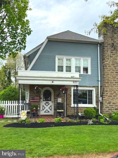 651 Croyden Rd Property Photo 1