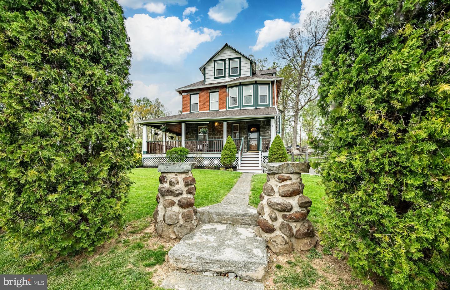 2 Woodside Ave Property Photo