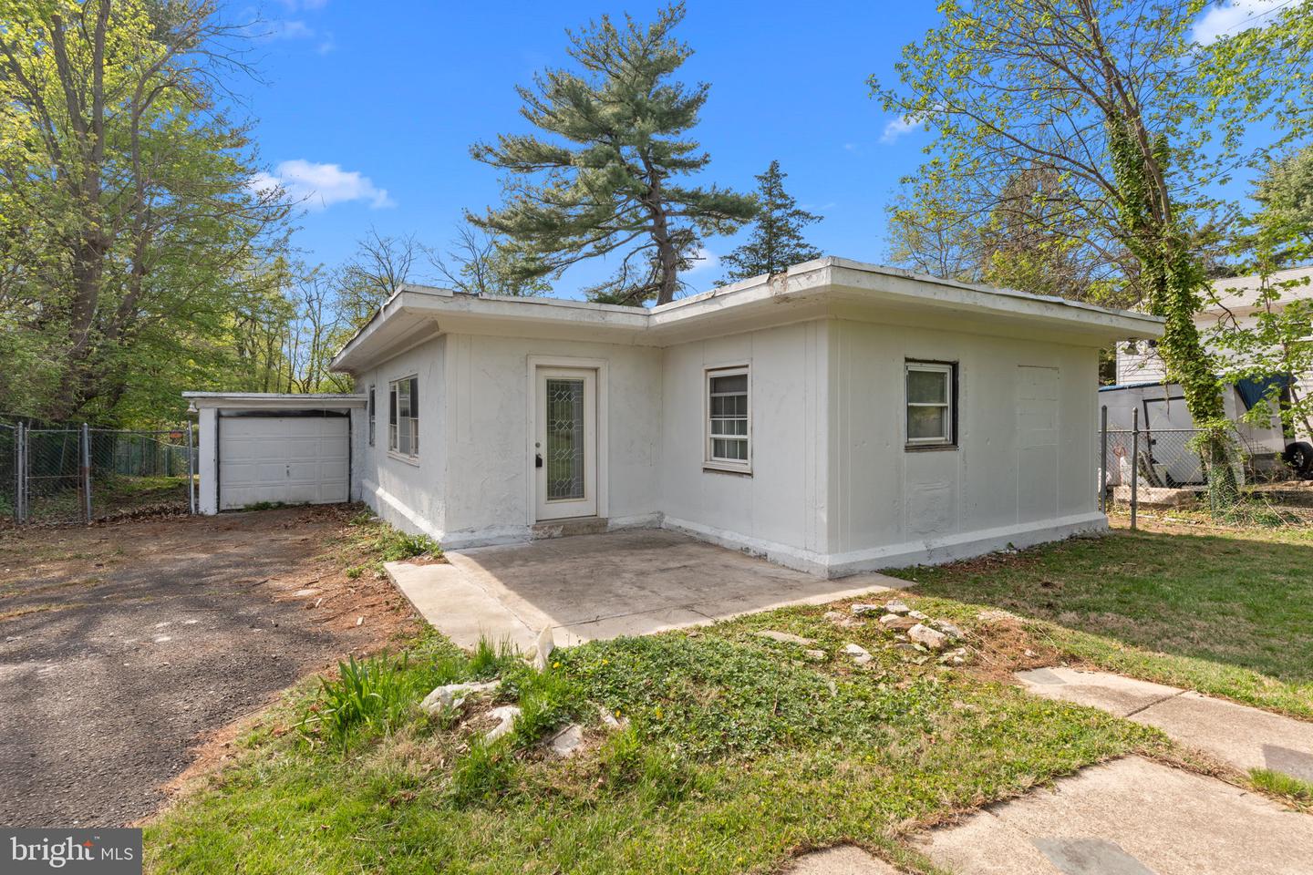 8210 Douglas Rd Property Photo 1