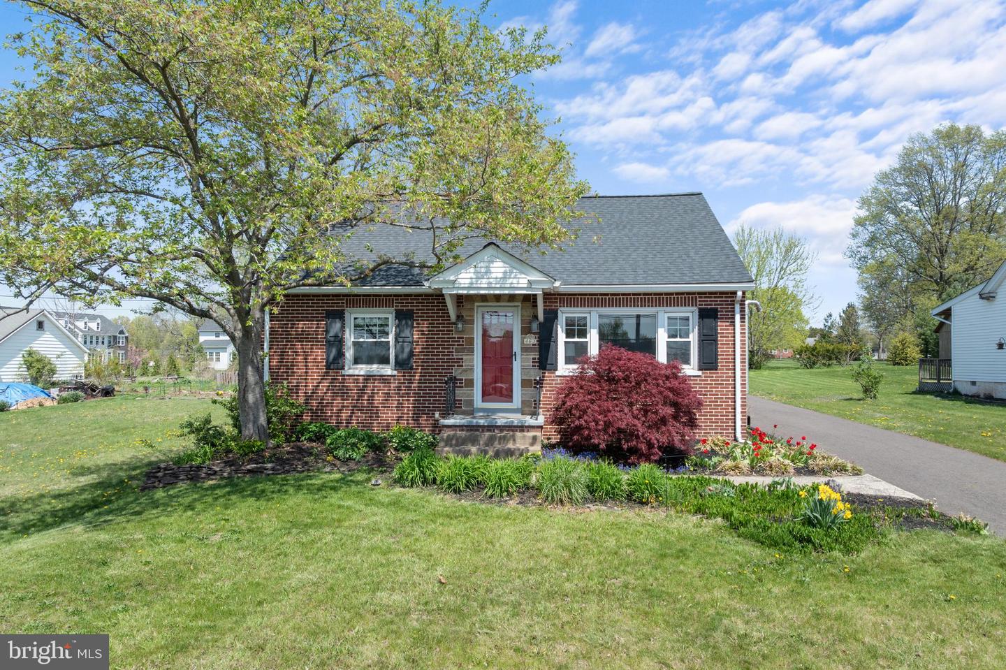 463 School Ln Property Photo