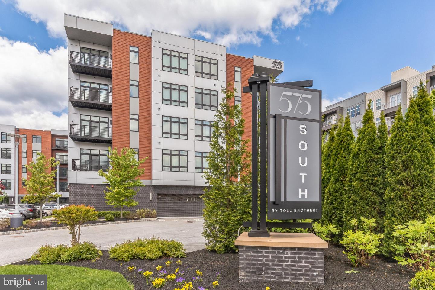 575 S Goddard Blvd #210 Property Photo