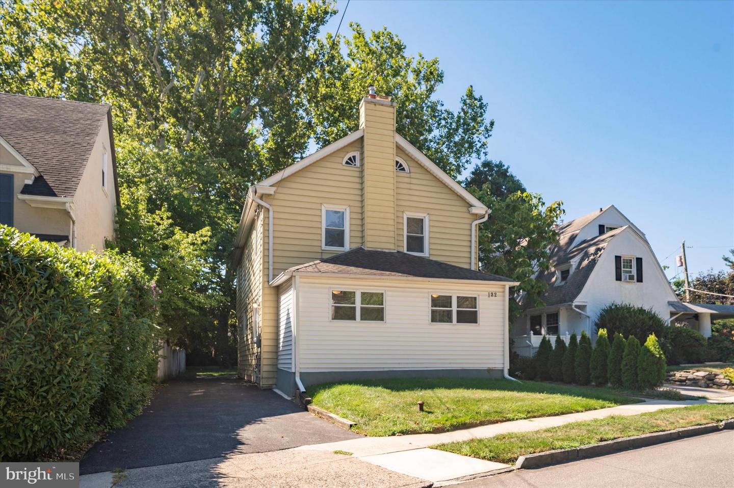 122 Bentley Ave Property Photo