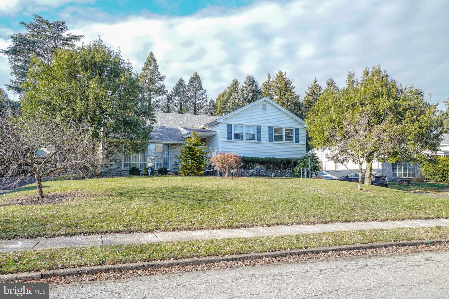 245 BARCLAY CIR