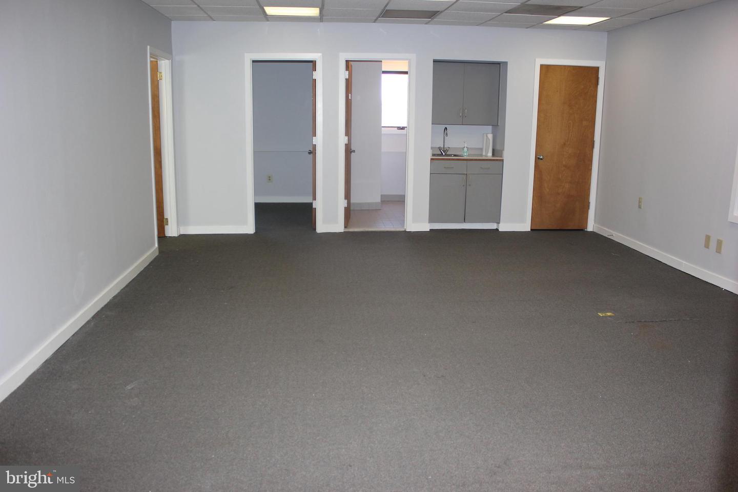 2616 N Broad St Property Photo 4