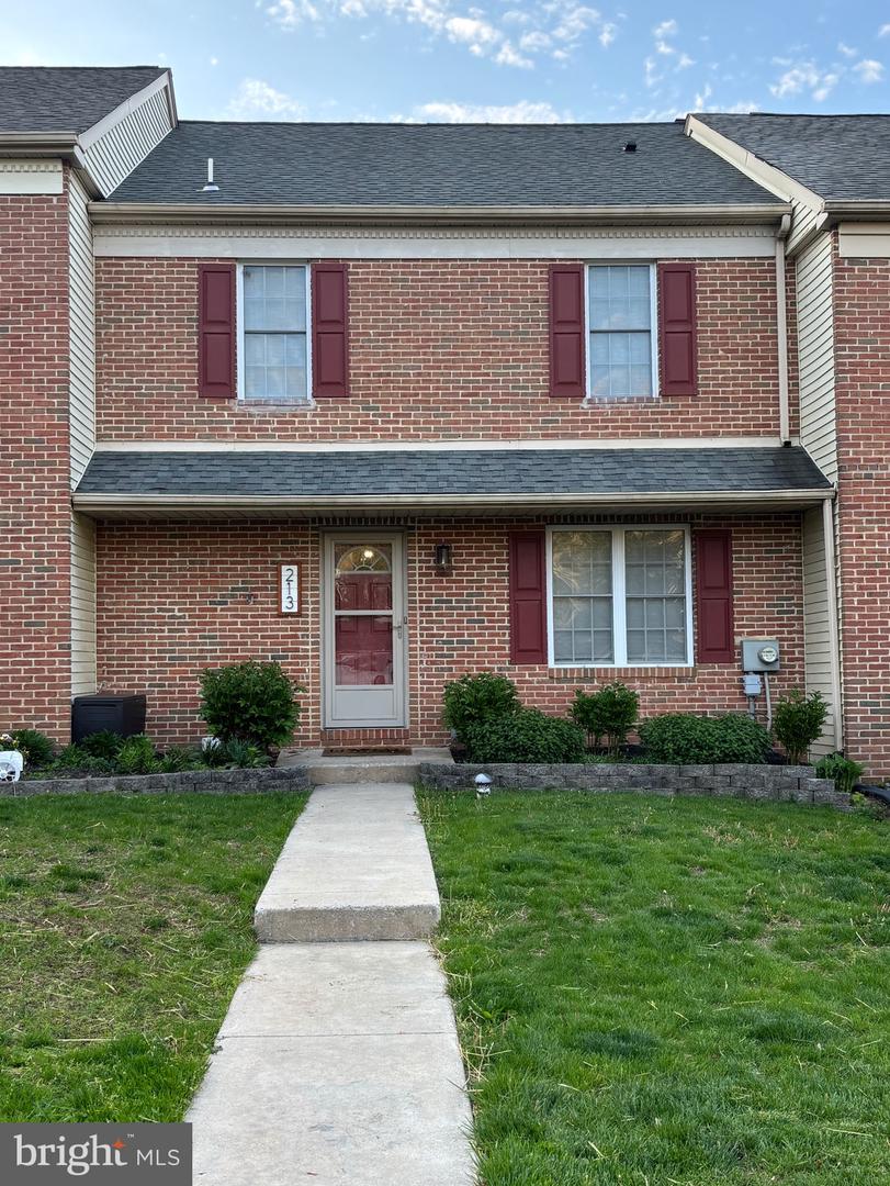 213 Laureen Rd Property Photo