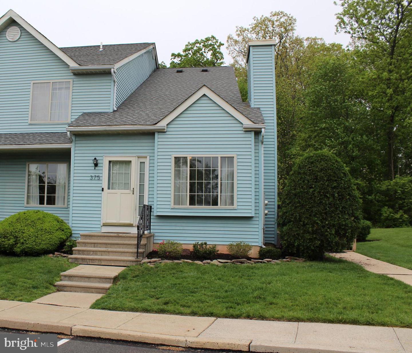 375 Pondview Dr Property Photo