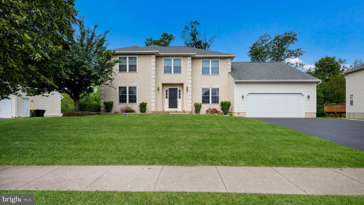 325 Vanderbilt Ln Property Photo 1