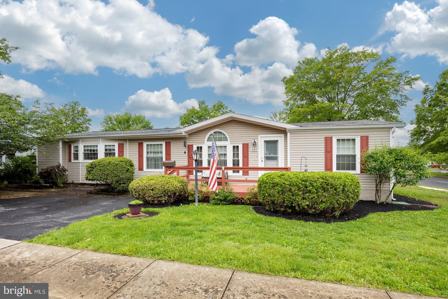 689 Mimosa Ct Property Photo 1