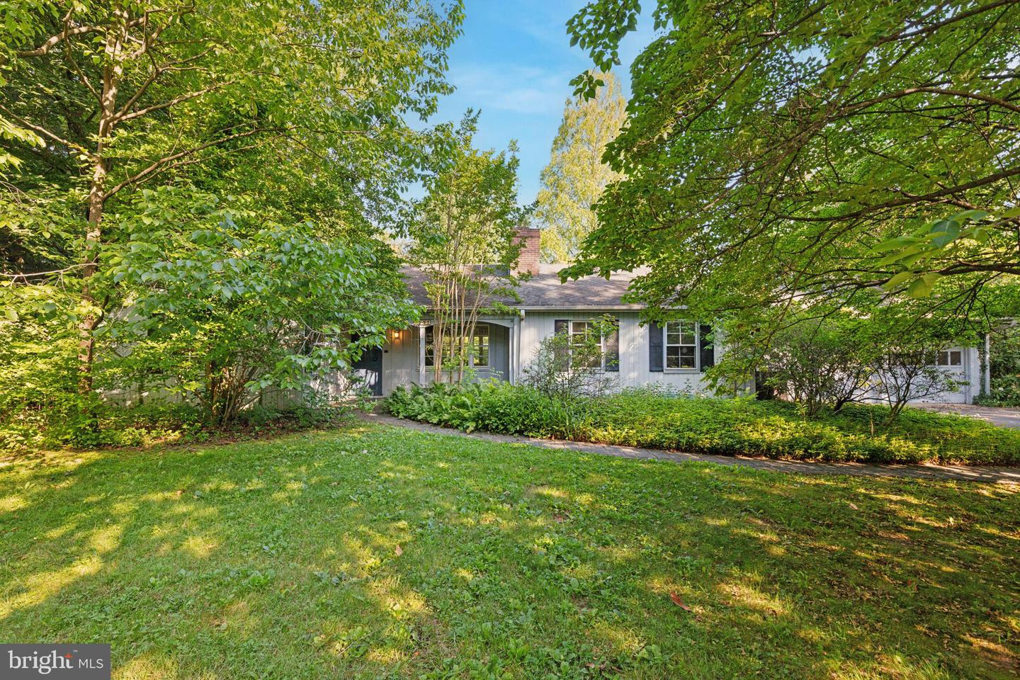 1727 E BUTLER PIKE Property Photo 1