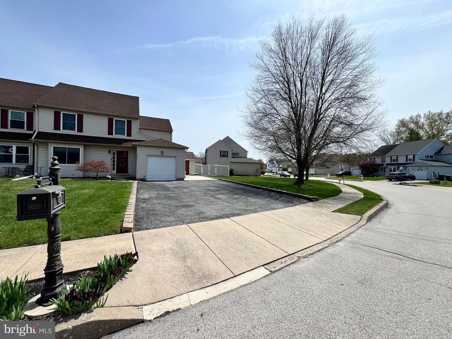 2331 Cambridge Cir Property Photo 1