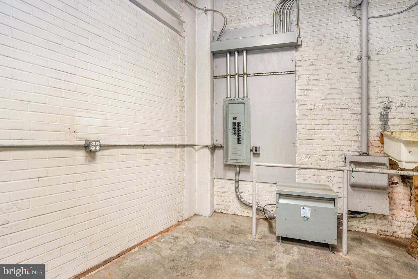 22 E High St Property Photo 16