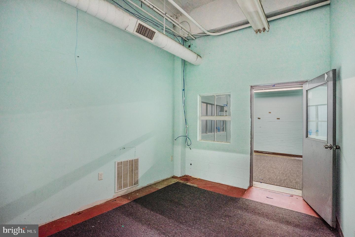 22 E High St Property Photo 21