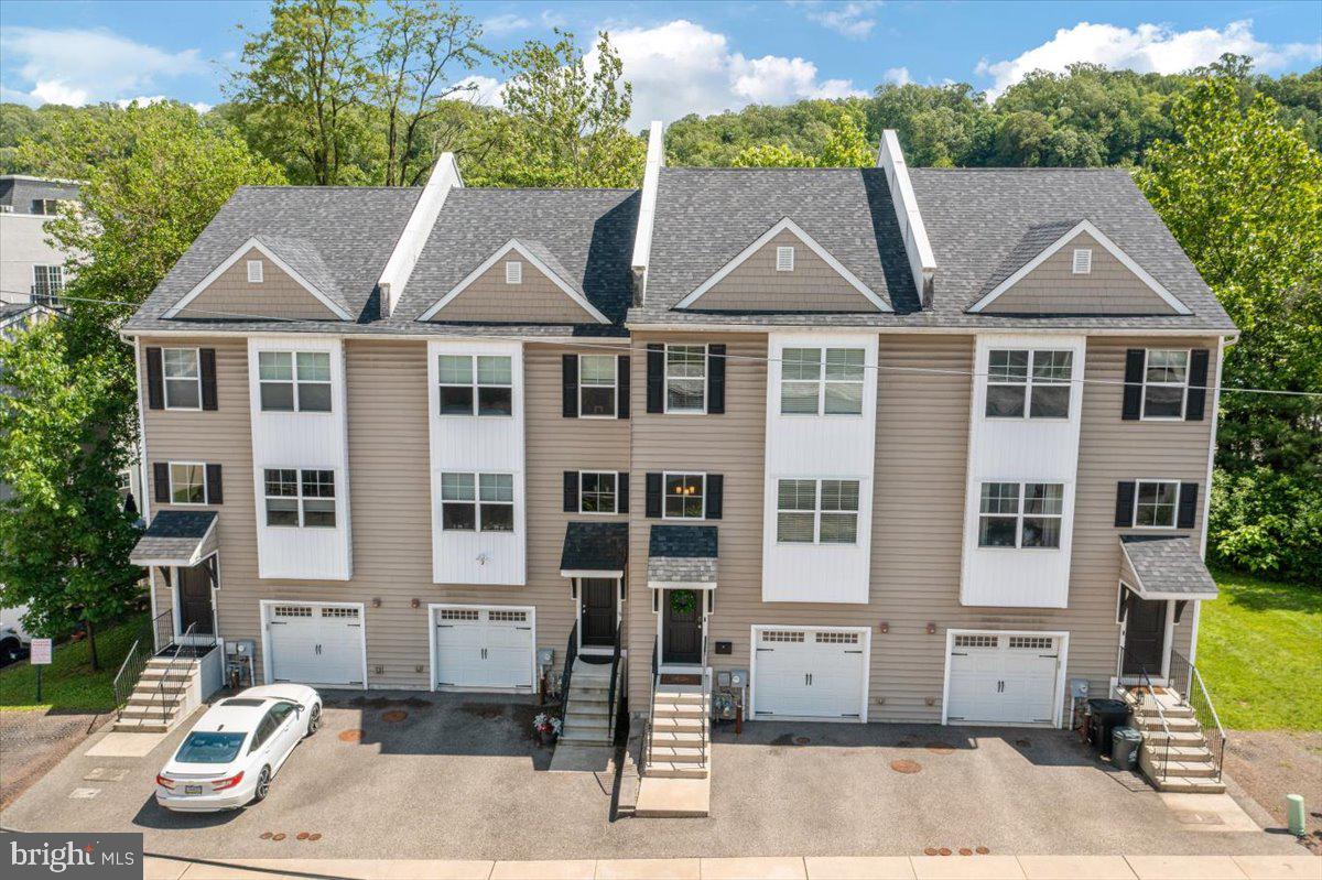605 Apple St Property Photo 1