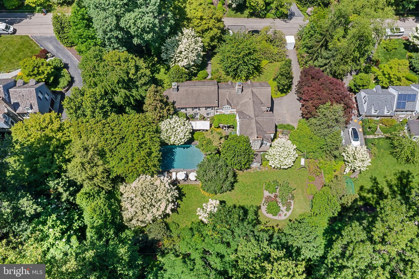 311 MILLBANK RD Property Photo 1