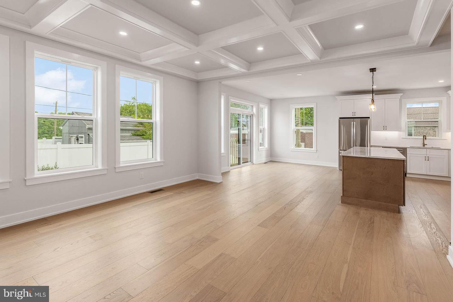 1975 West Ave Property Photo 6
