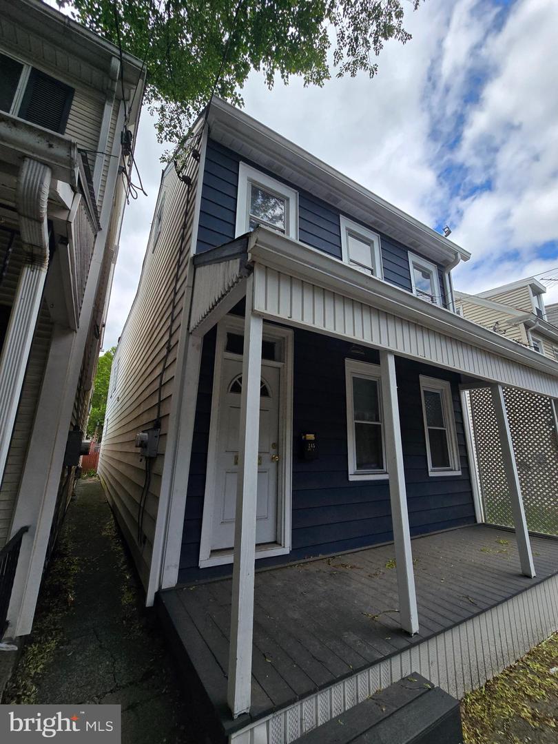 245 Beech St Property Photo 3