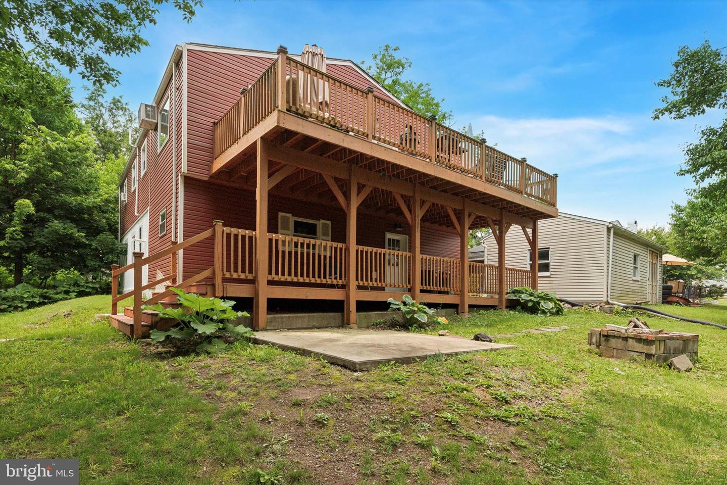 112 E Vine St Property Photo 1