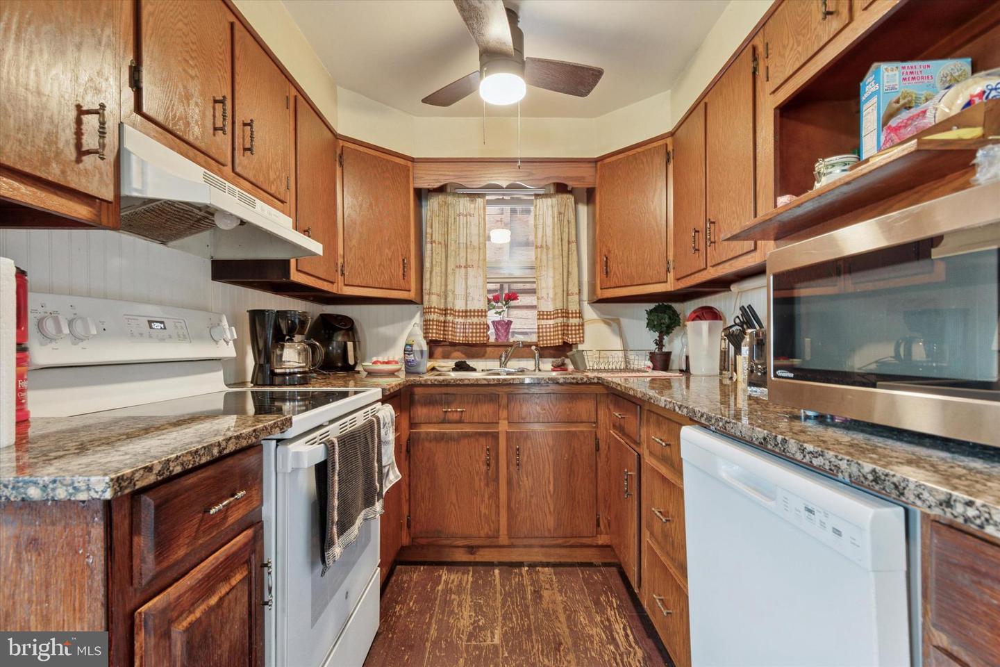 112 E Vine St Property Photo 9